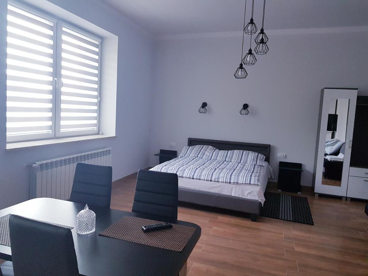 Apartamenty Polna ออสตรอเวียตซ์ชเวียนตอกชิสกี ภายนอก รูปภาพ