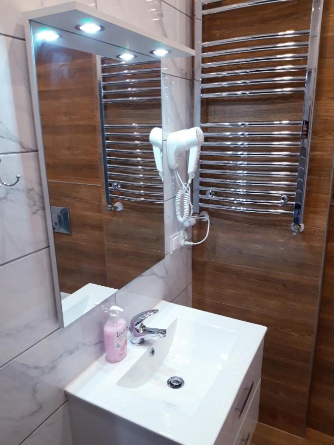 Apartamenty Polna ออสตรอเวียตซ์ชเวียนตอกชิสกี ภายนอก รูปภาพ